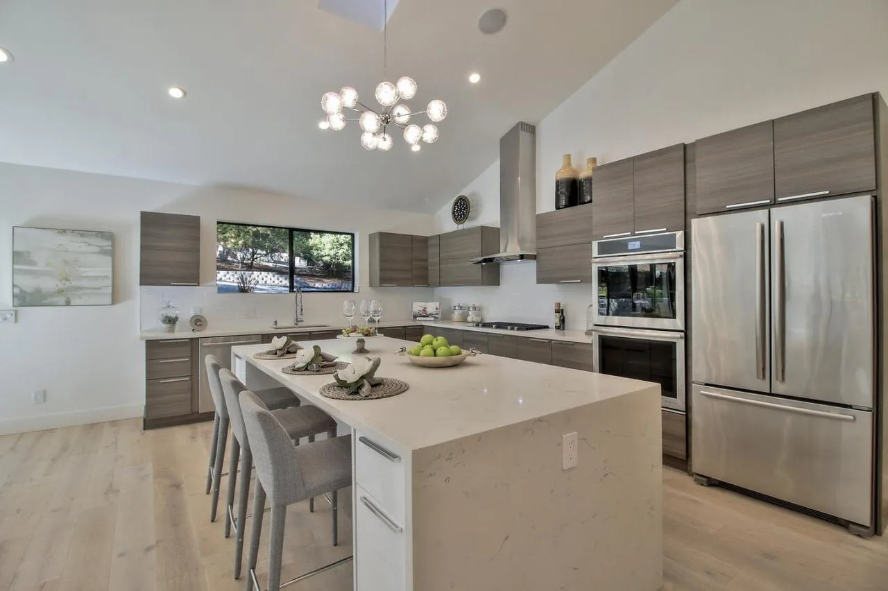 Kitchen island and appliance detail