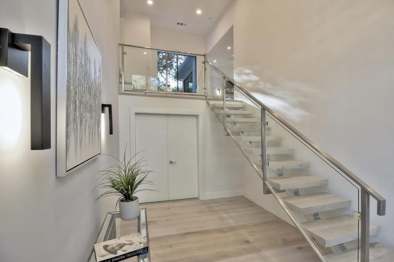 Modern entry and staircase